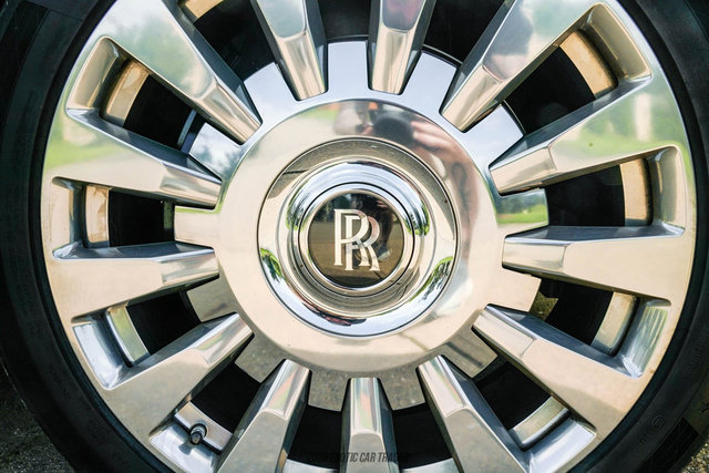 Used 2020 Rolls-Royce Phantom Sedan RWD image 59