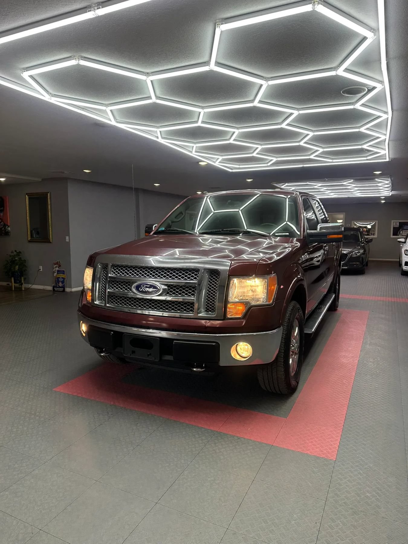 Used 2010 Ford F150 Lariat AWD/4WD image 2
