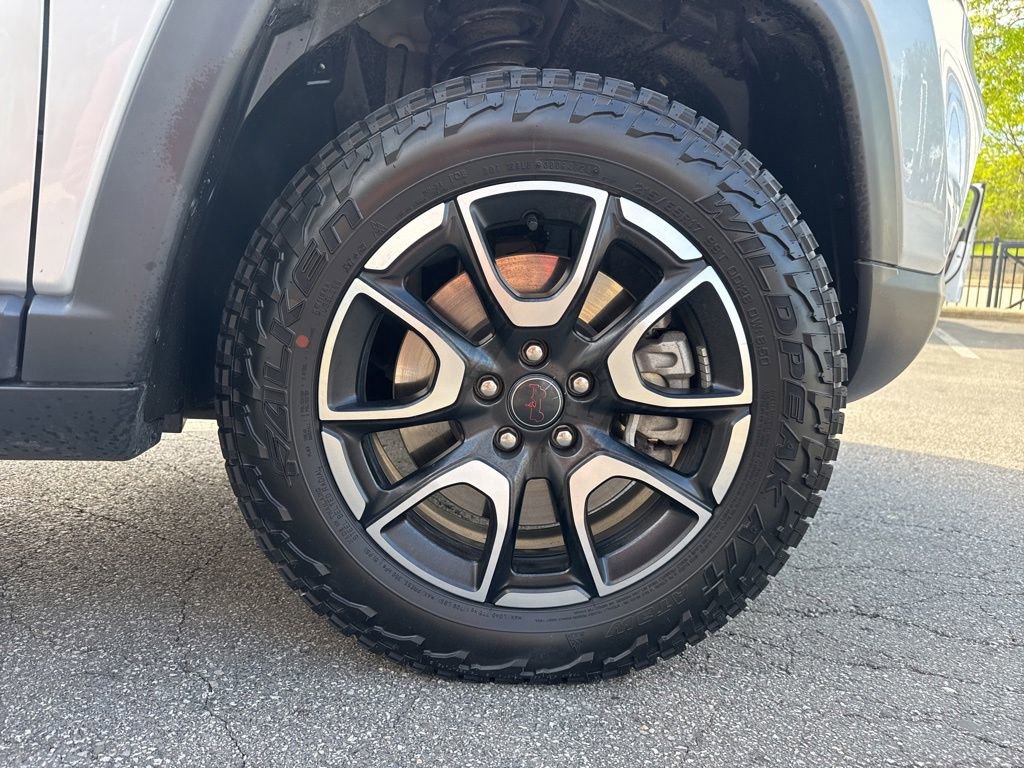 Used 2025 Jeep Compass Trailhawk AWD/4WD image 29