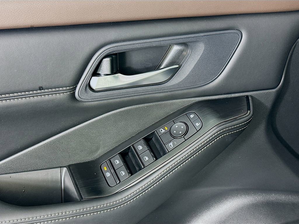 Certified 2023 Nissan Rogue SV w/ SV Premium B Package image 24