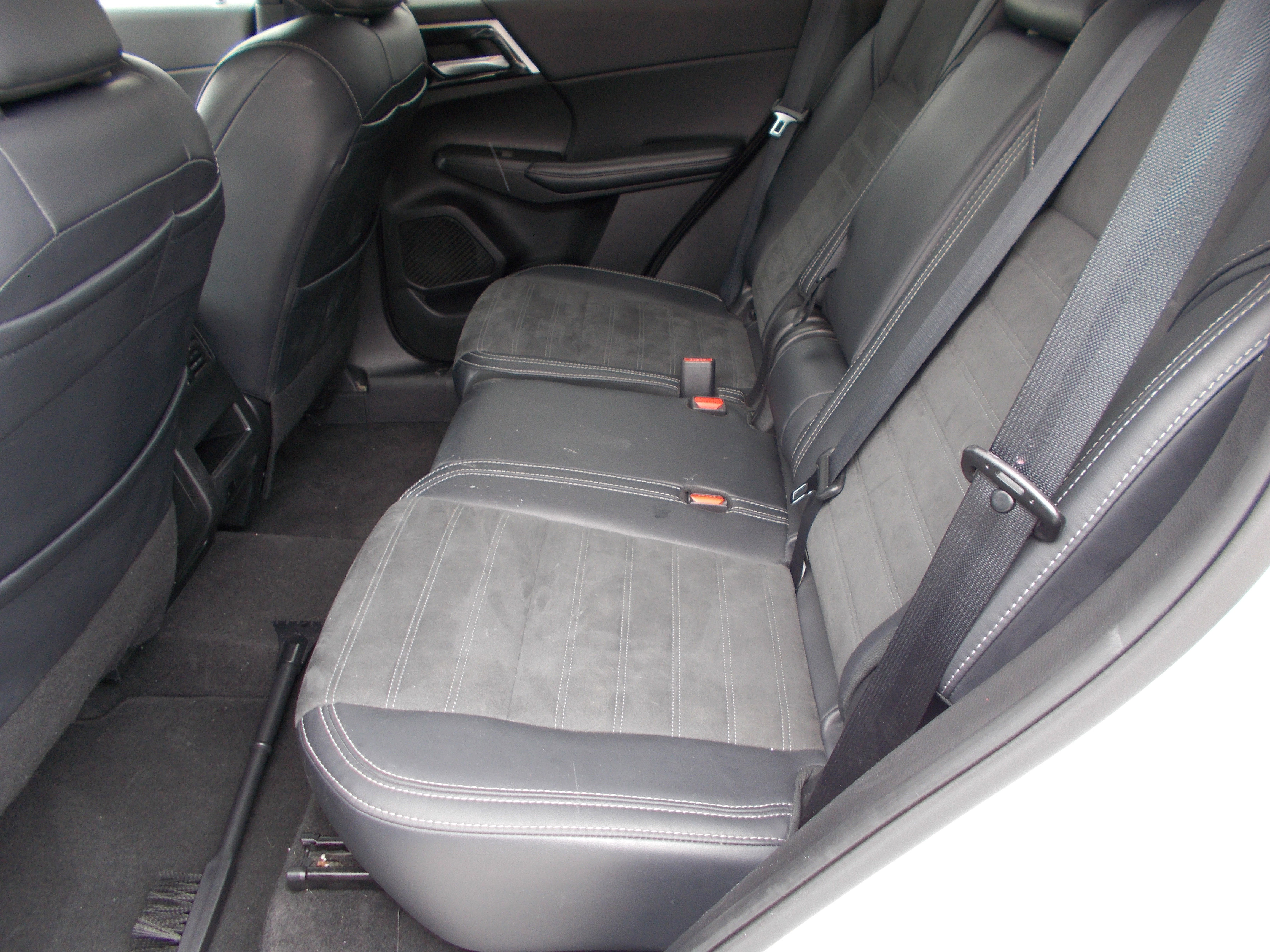 Used 2024 Mitsubishi Outlander SE FWD image 12