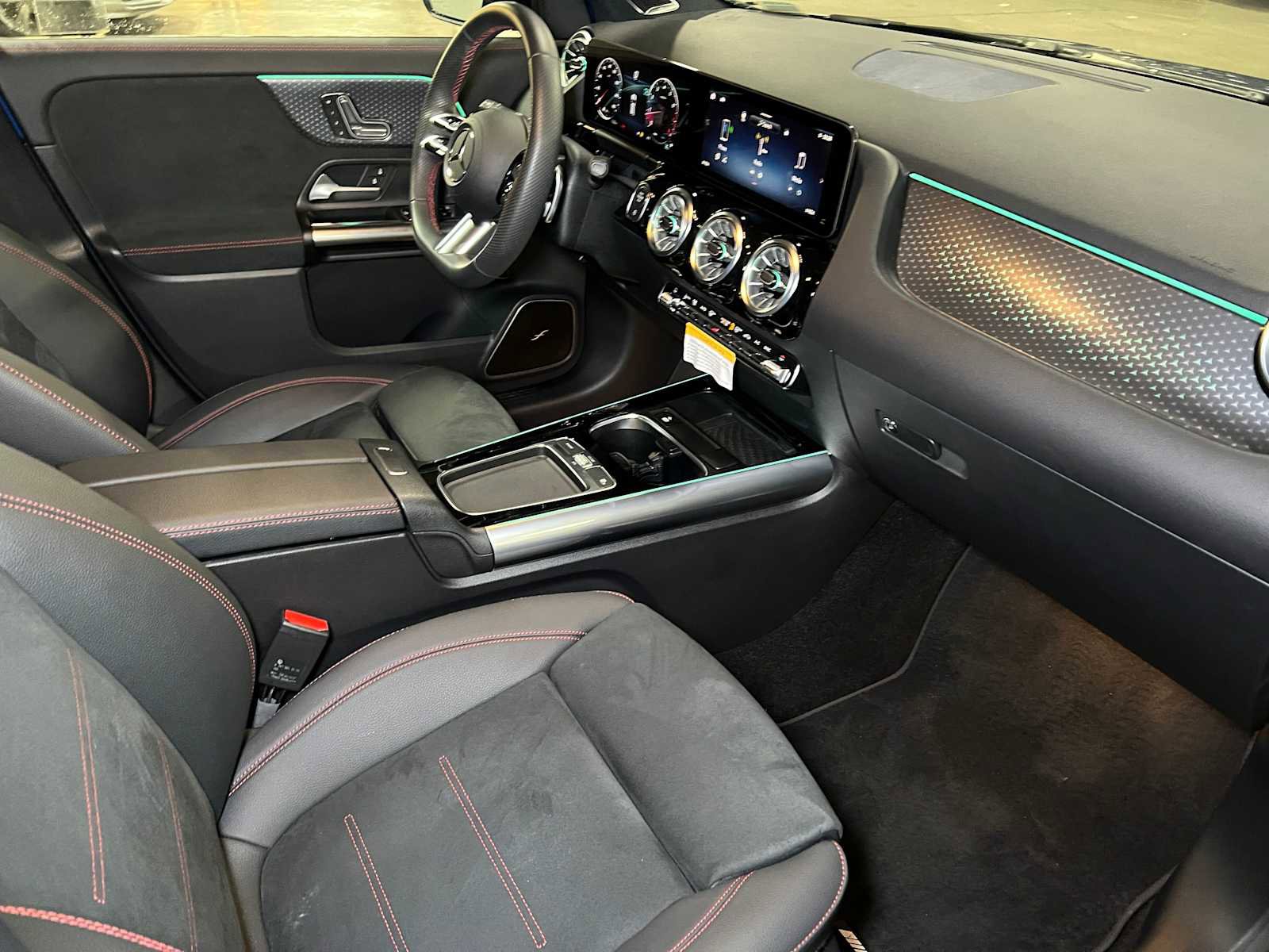 Used 2025 Mercedes-Benz GLA 250 4MATIC image 12