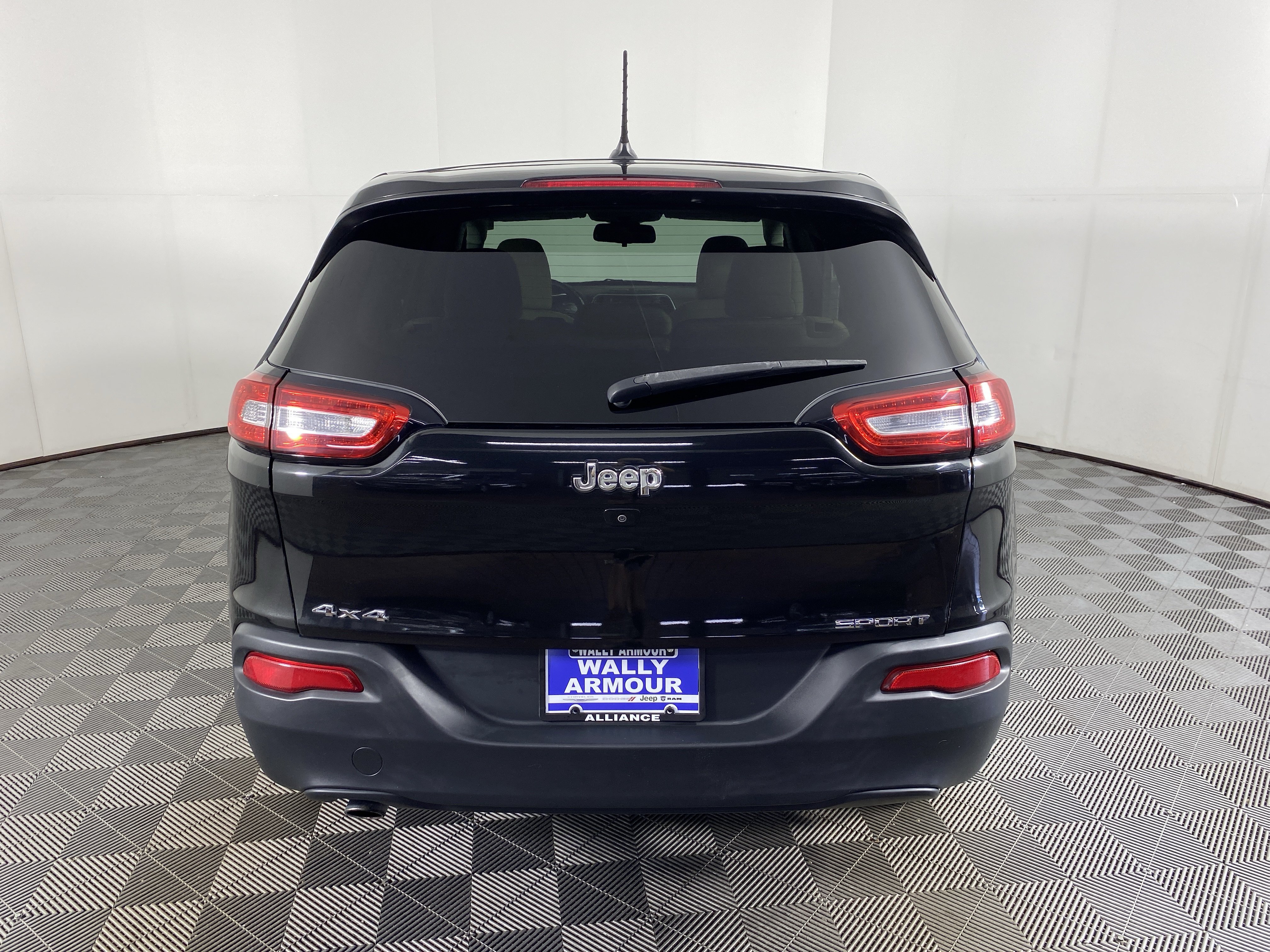 Used 2016 Jeep Cherokee Sport AWD/4WD image 7