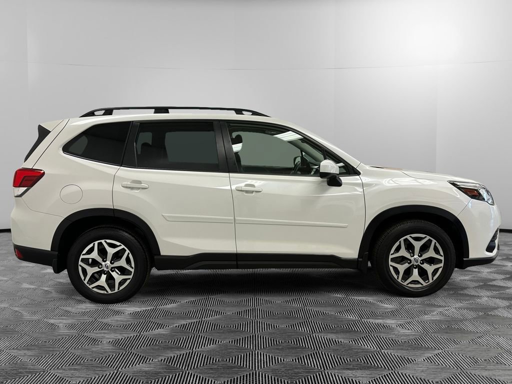 Used 2022 Subaru Forester Premium AWD/4WD image 6