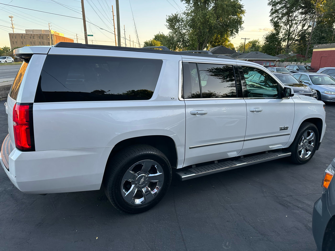 Used 2016 Chevrolet Suburban LT w/ LT Signature Package image 7