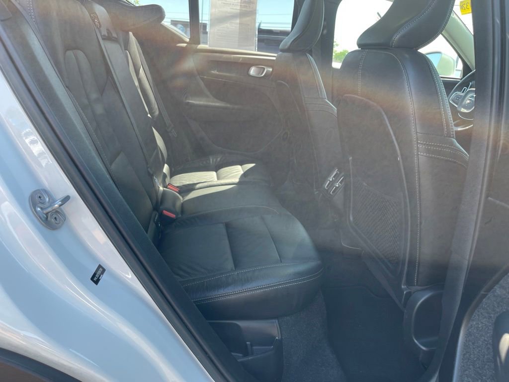 Used 2023 Volvo XC40 B5 Plus AWD/4WD image 16