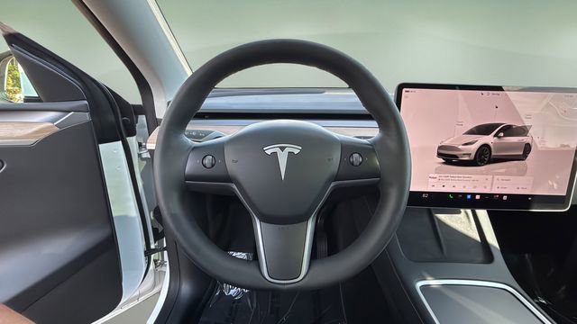 Used 2023 Tesla Model Y Long Range image 31