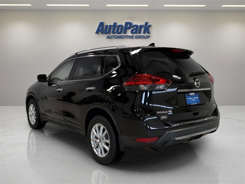 Used 2017 Nissan Rogue SV w/ Sun & Sound Touring Package image 5