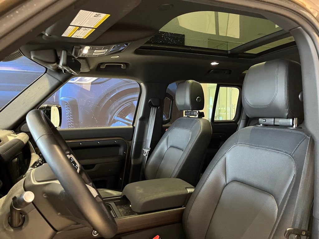 Used 2024 Land Rover Defender 110 X-Dynamic SE image 19