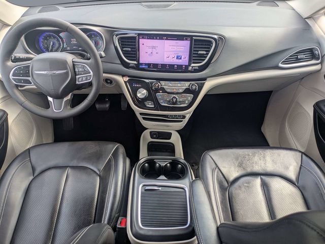 Used 2023 Chrysler Pacifica Touring-L FWD image 16