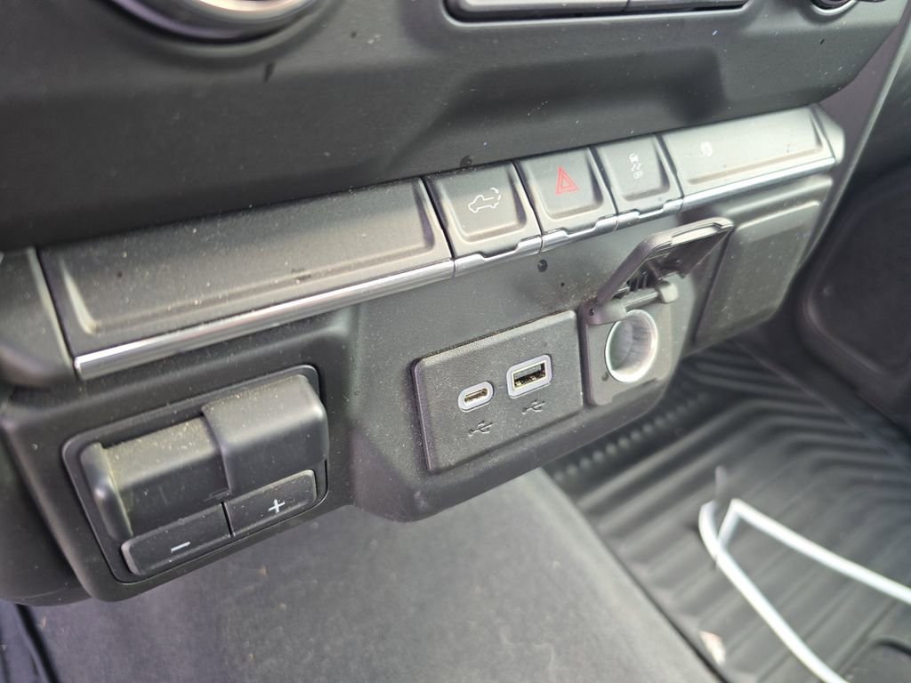 Used 2022 Chevrolet Silverado 2500 Custom w/ Custom Value Package image 25