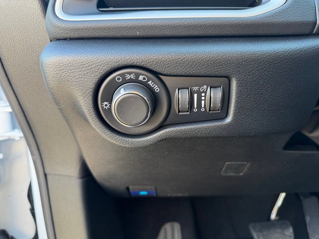 New 2026 Chrysler Voyager LX FWD image 17