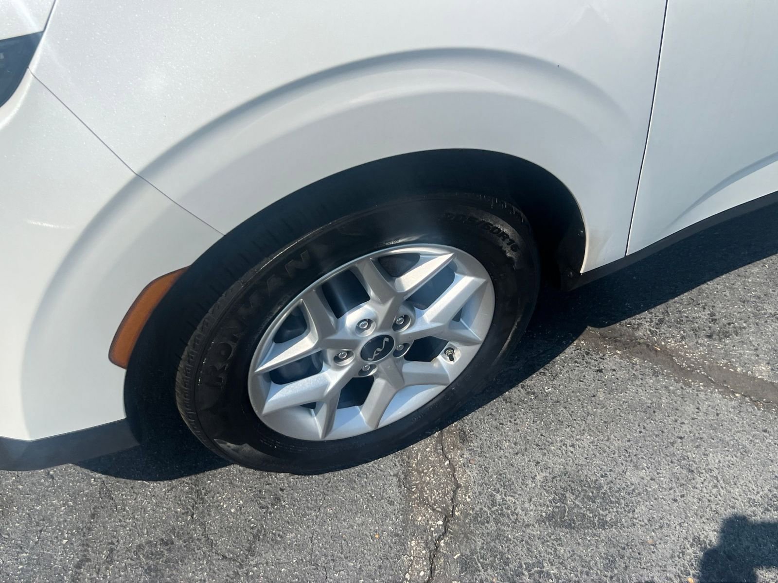 Used 2025 Kia Soul LX w/ LX Technology Package FWD image 24
