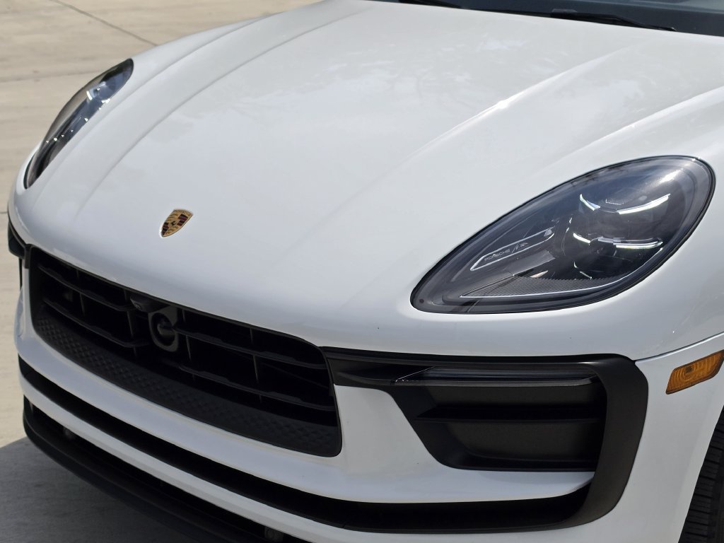 Certified 2024 Porsche Macan Turbo AWD/4WD image 33