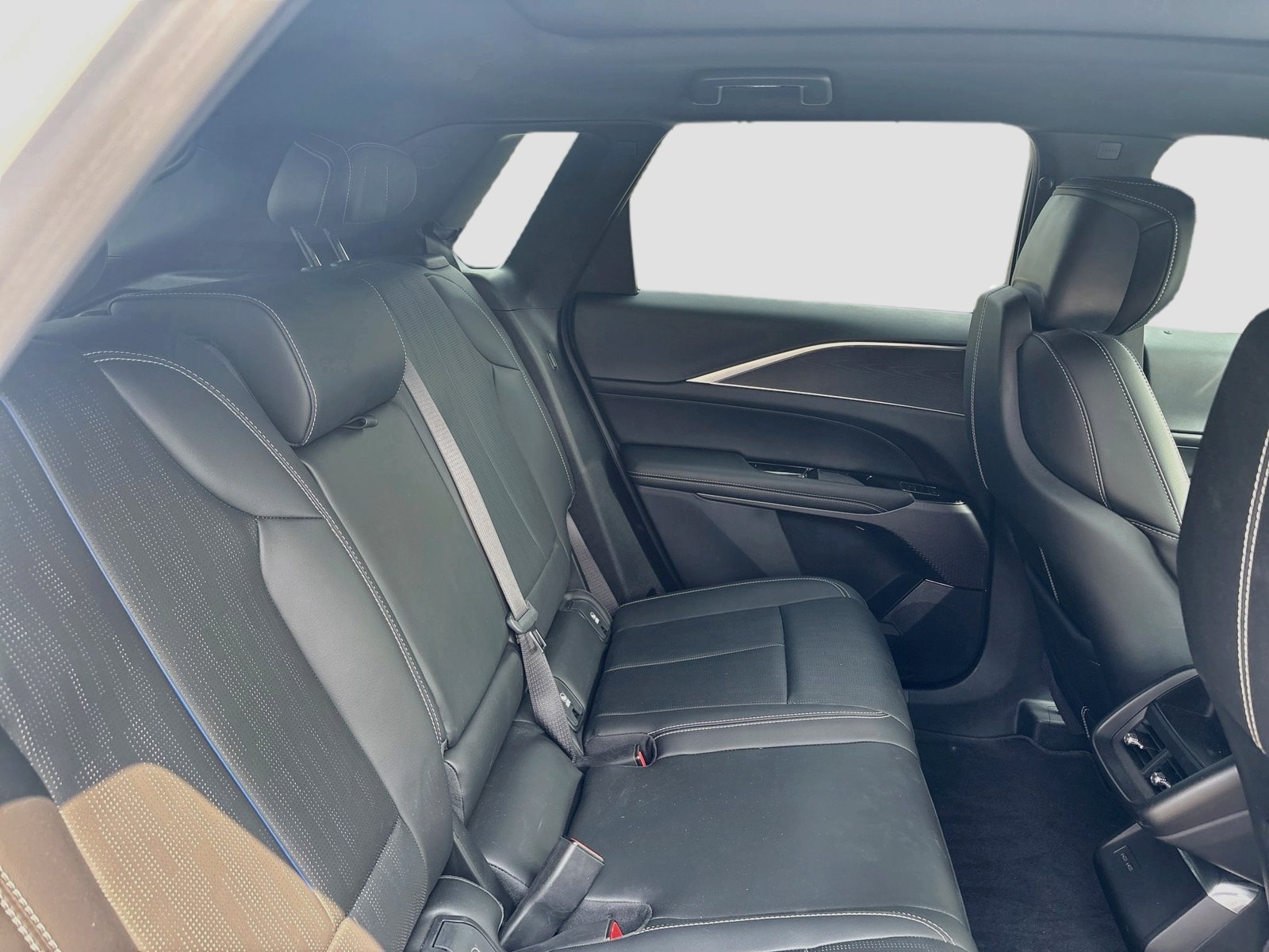 Used 2025 Cadillac Lyriq Sport RWD image 26