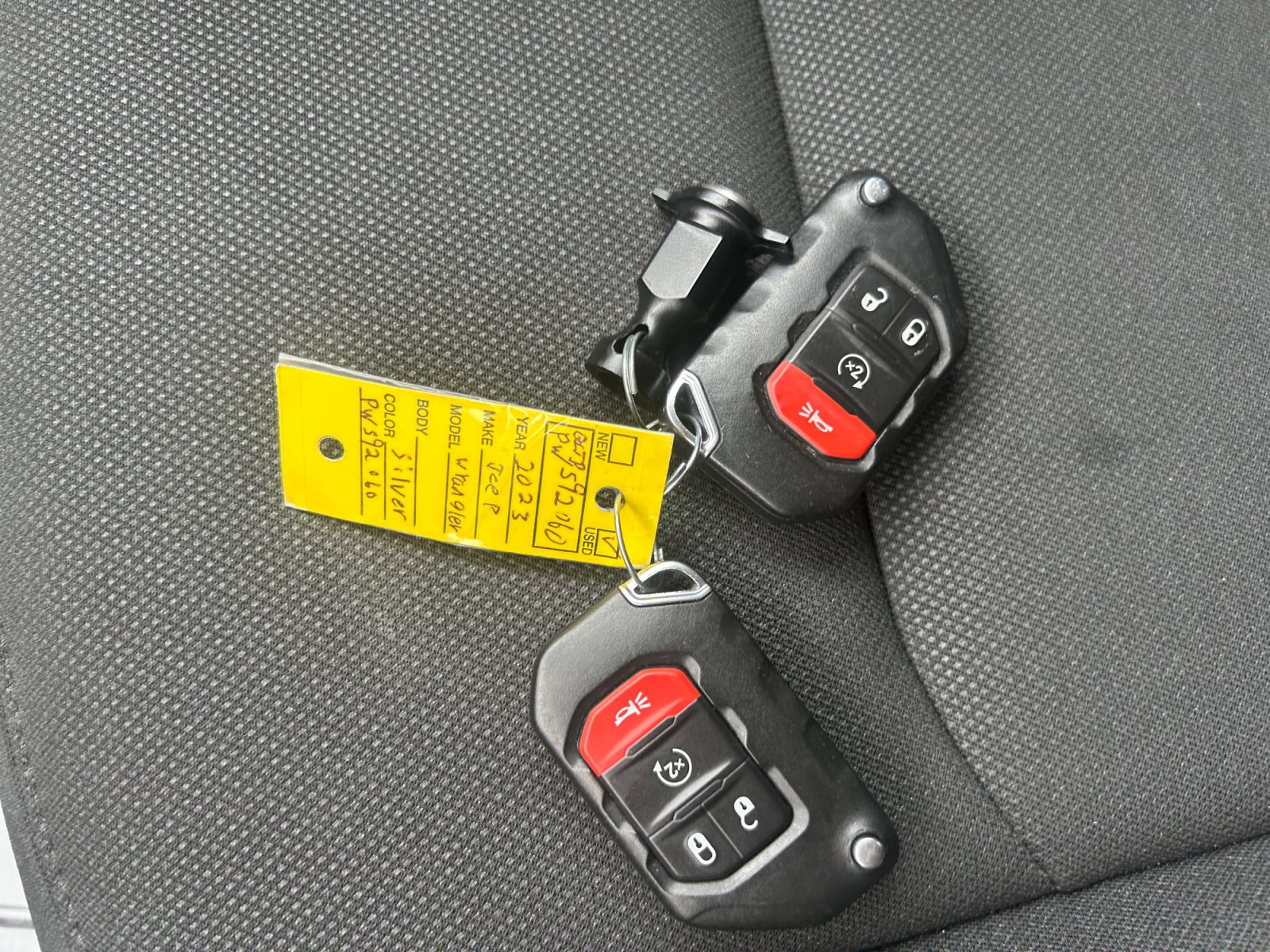 Used 2023 Jeep Wrangler Unlimited w/ Convenience Group AWD/4WD image 30