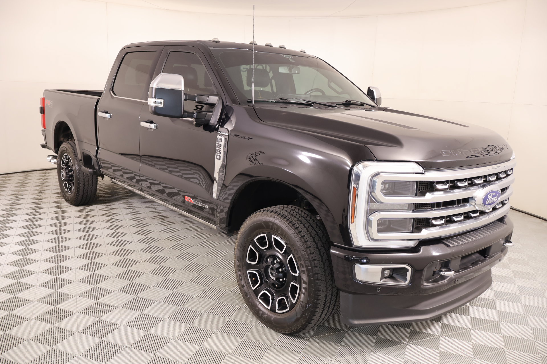 Used 2024 Ford F250 Platinum AWD/4WD image 1