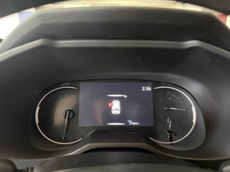 Used 2025 Toyota RAV4 XLE AWD/4WD image 32