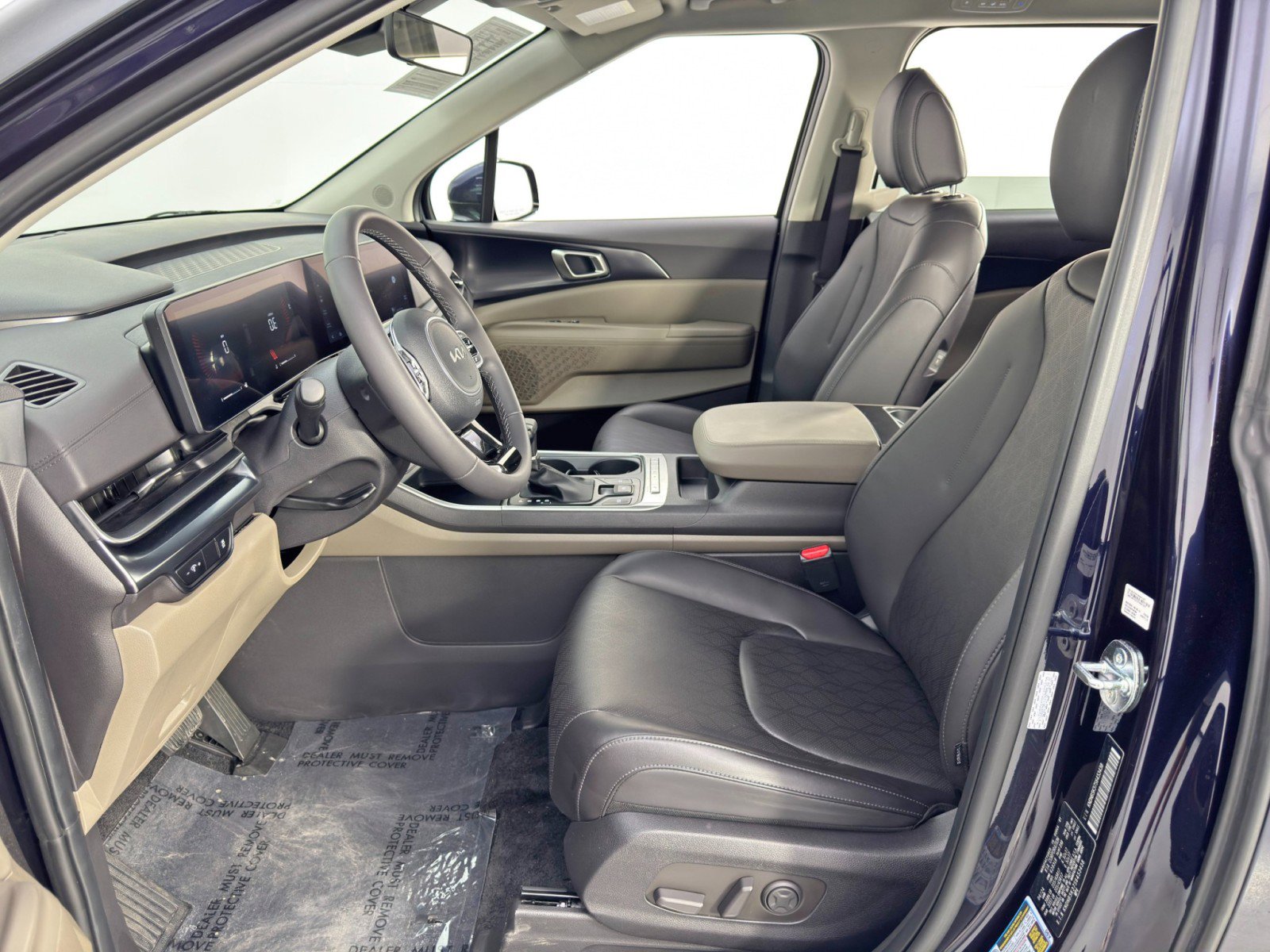 Used 2025 Kia Carnival FWD image 16