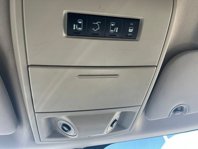 Used 2012 Chrysler Town & Country Touring-L w/ Entertainment Group #2 FWD image 25