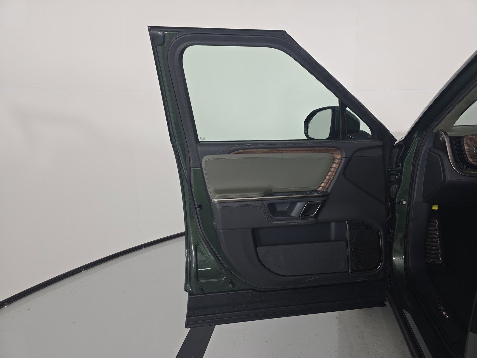 Used 2022 Rivian R1T Adventure image 16