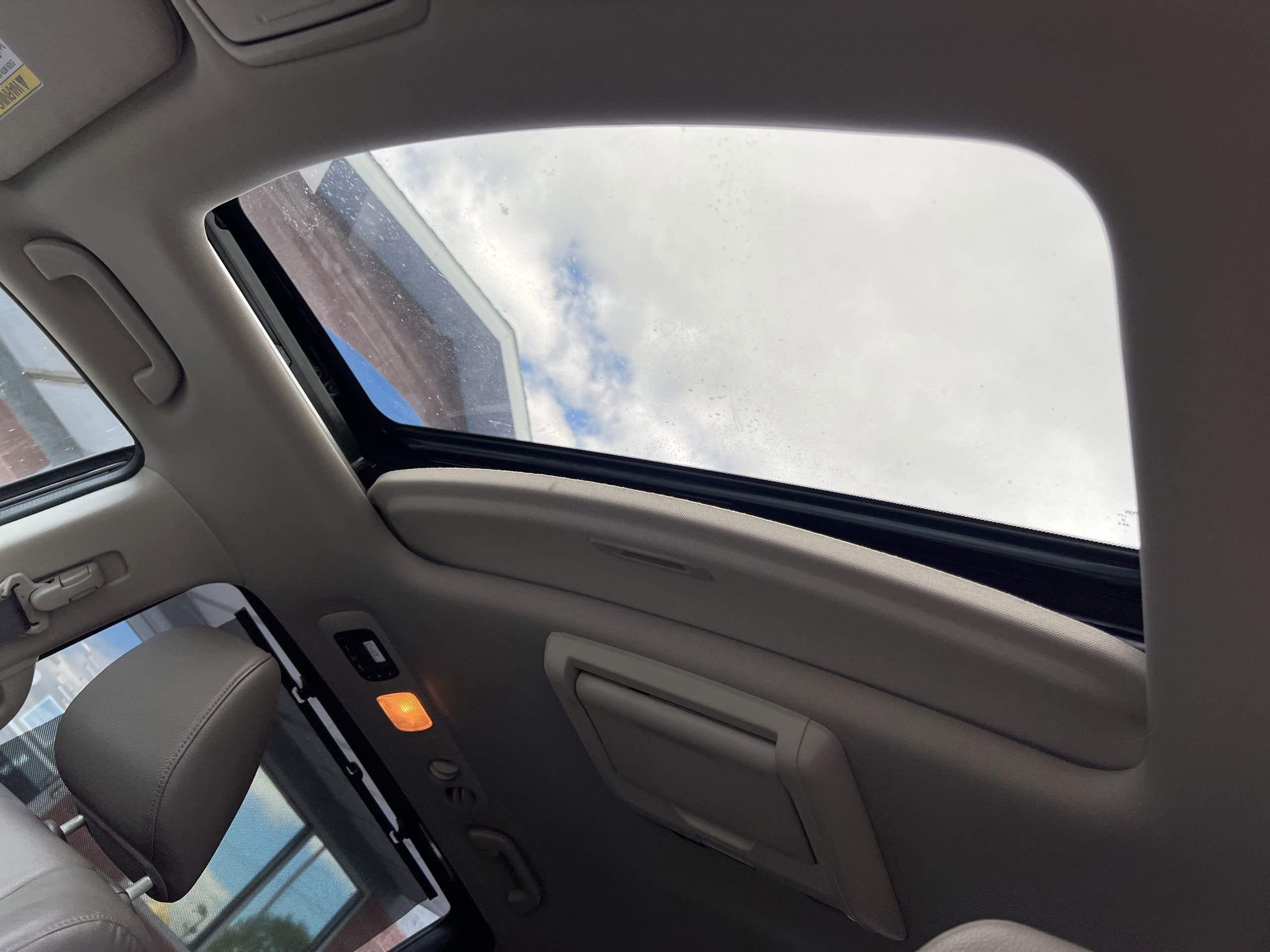 Used 2016 Honda Odyssey Touring Elite image 16