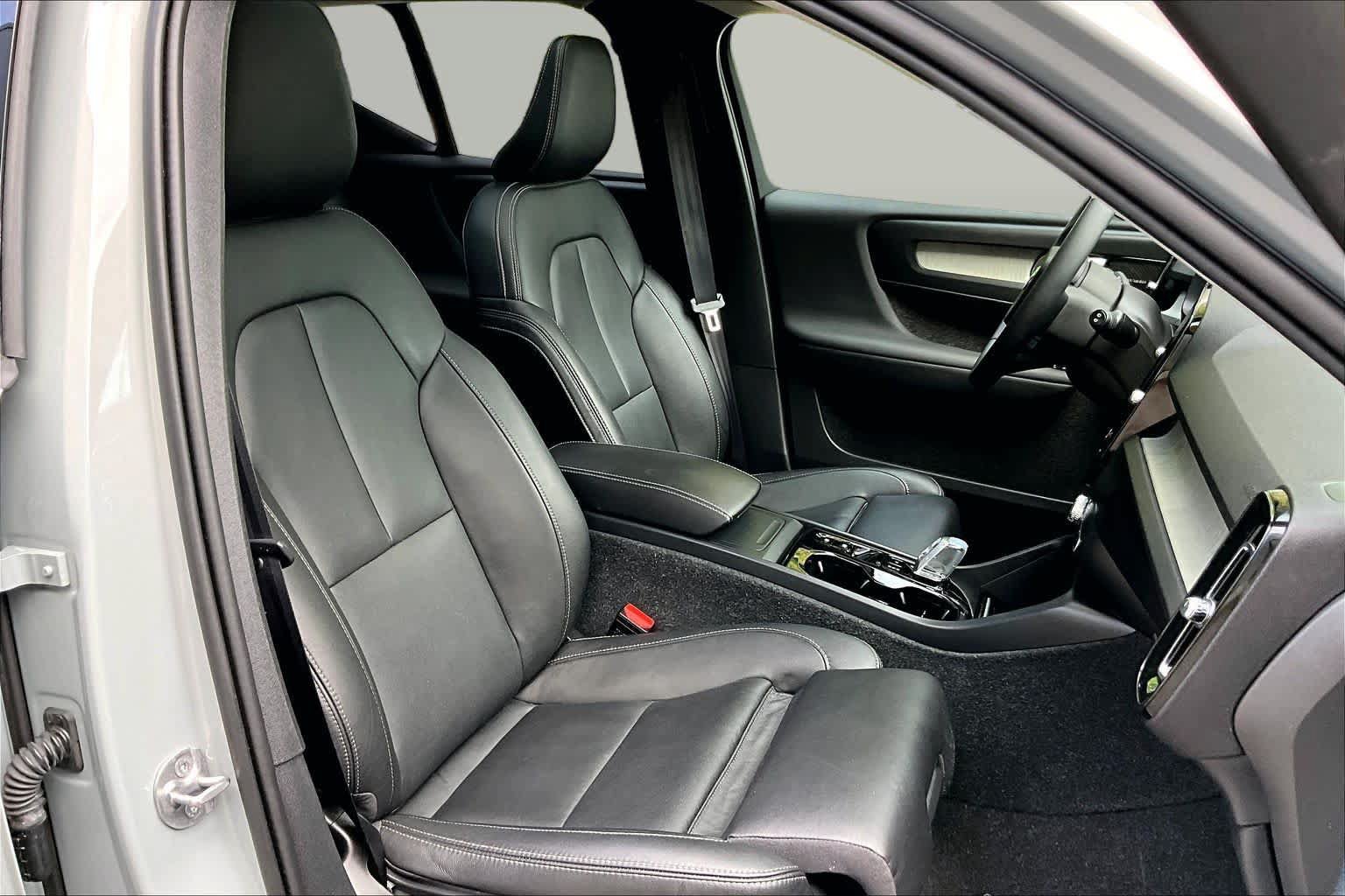 Used 2024 Volvo XC40 B5 Ultimate w/ Protection Package Premier AWD/4WD image 8