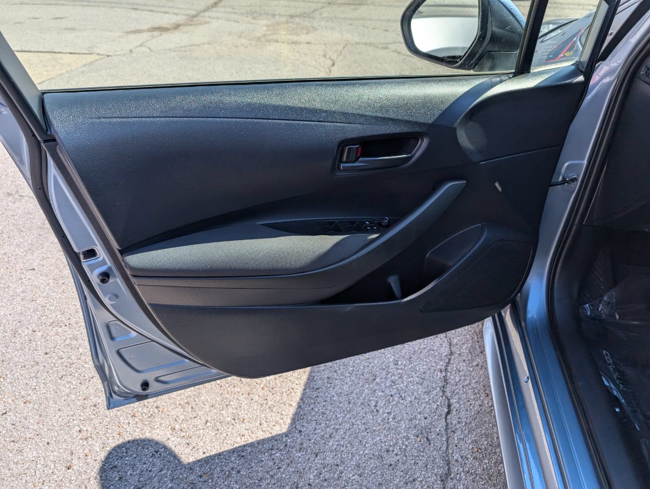 Used 2022 Toyota Corolla LE FWD image 11