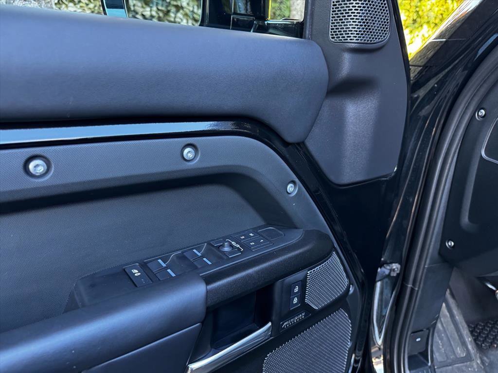 Used 2023 Land Rover Defender 110 V8 image 9