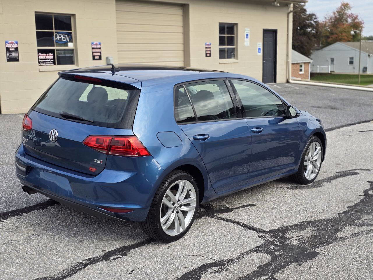 Used 2017 Volkswagen Golf SEL image 4
