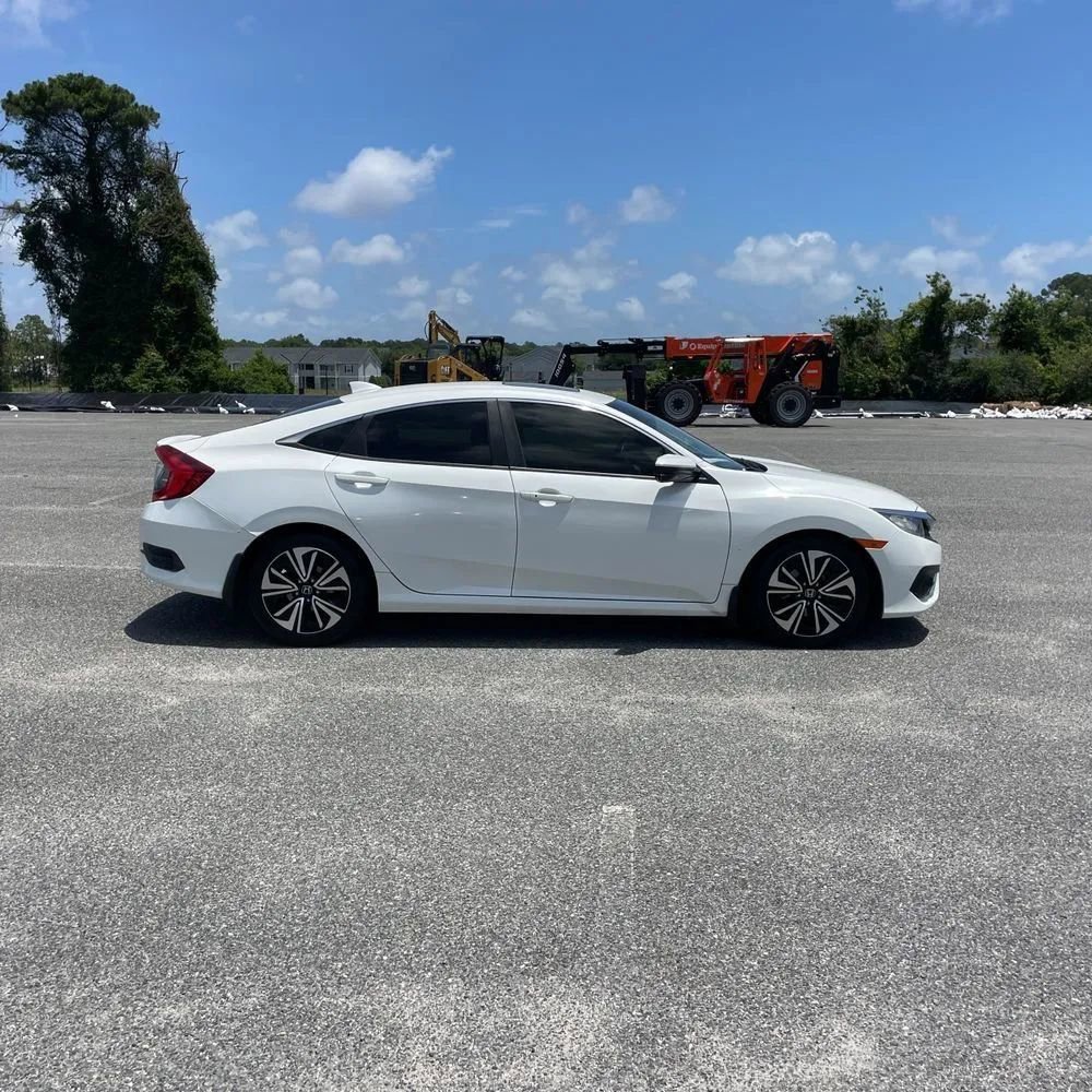 Used 2018 Honda Civic EX-L image 11