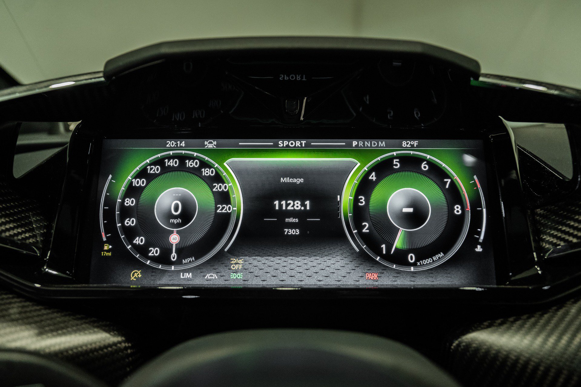 Used 2025 Aston Martin V8 Vantage Coupe RWD image 5