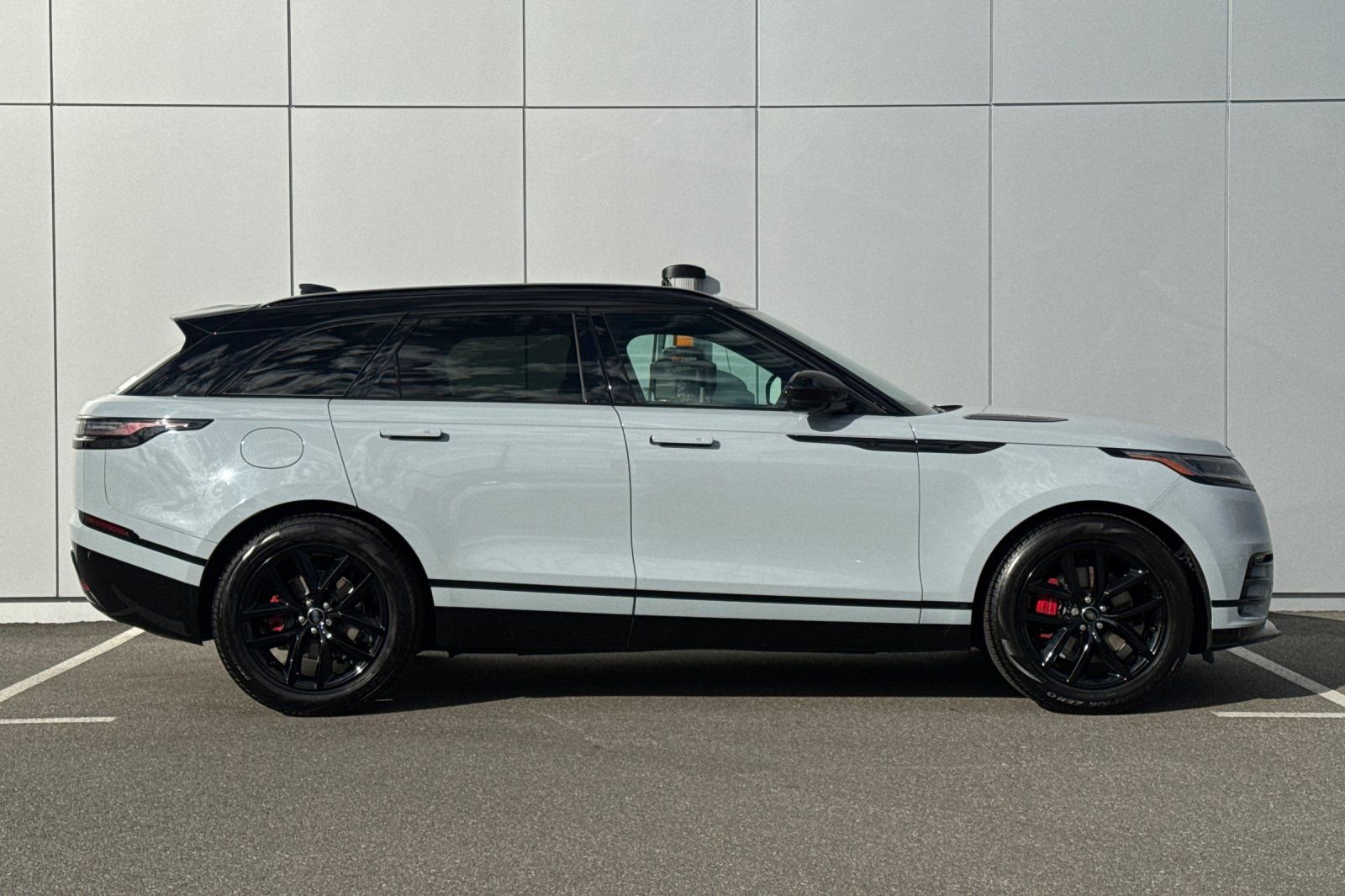 Used 2025 Land Rover Range Rover Velar Dynamic SE image 6