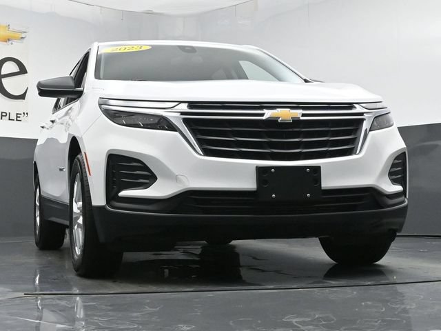 Used 2023 Chevrolet Equinox LS w/ LS Convenience Package FWD image 3