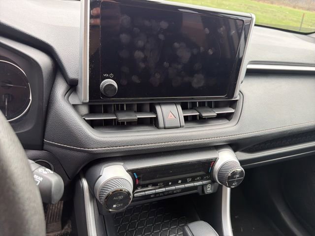 Used 2025 Toyota RAV4 XLE AWD/4WD image 6