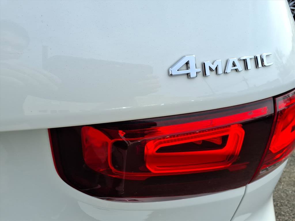 Used 2022 Mercedes-Benz GLB 250 4MATIC image 11
