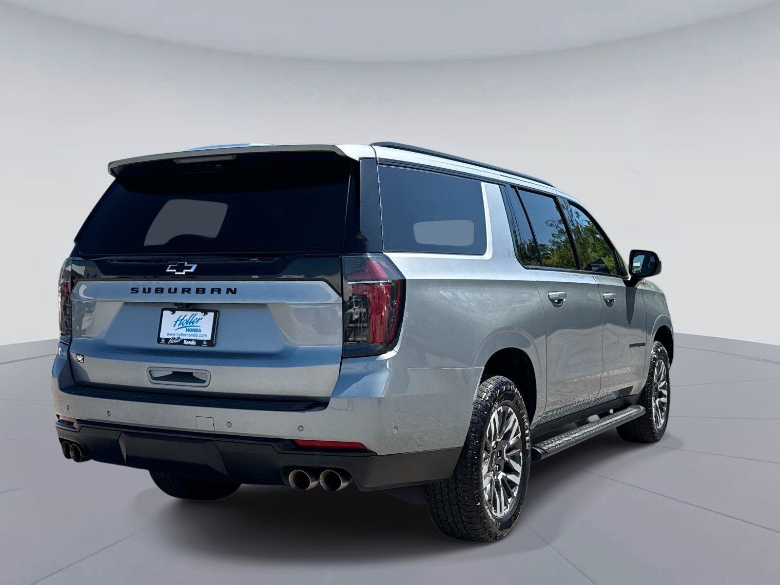 Used 2025 Chevrolet Suburban Z71 AWD/4WD image 4