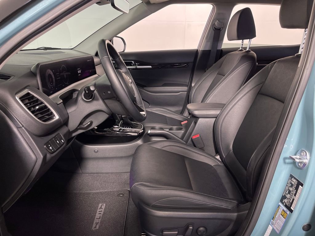 Used 2025 Kia Seltos EX w/ EX Sunroof Package image 12