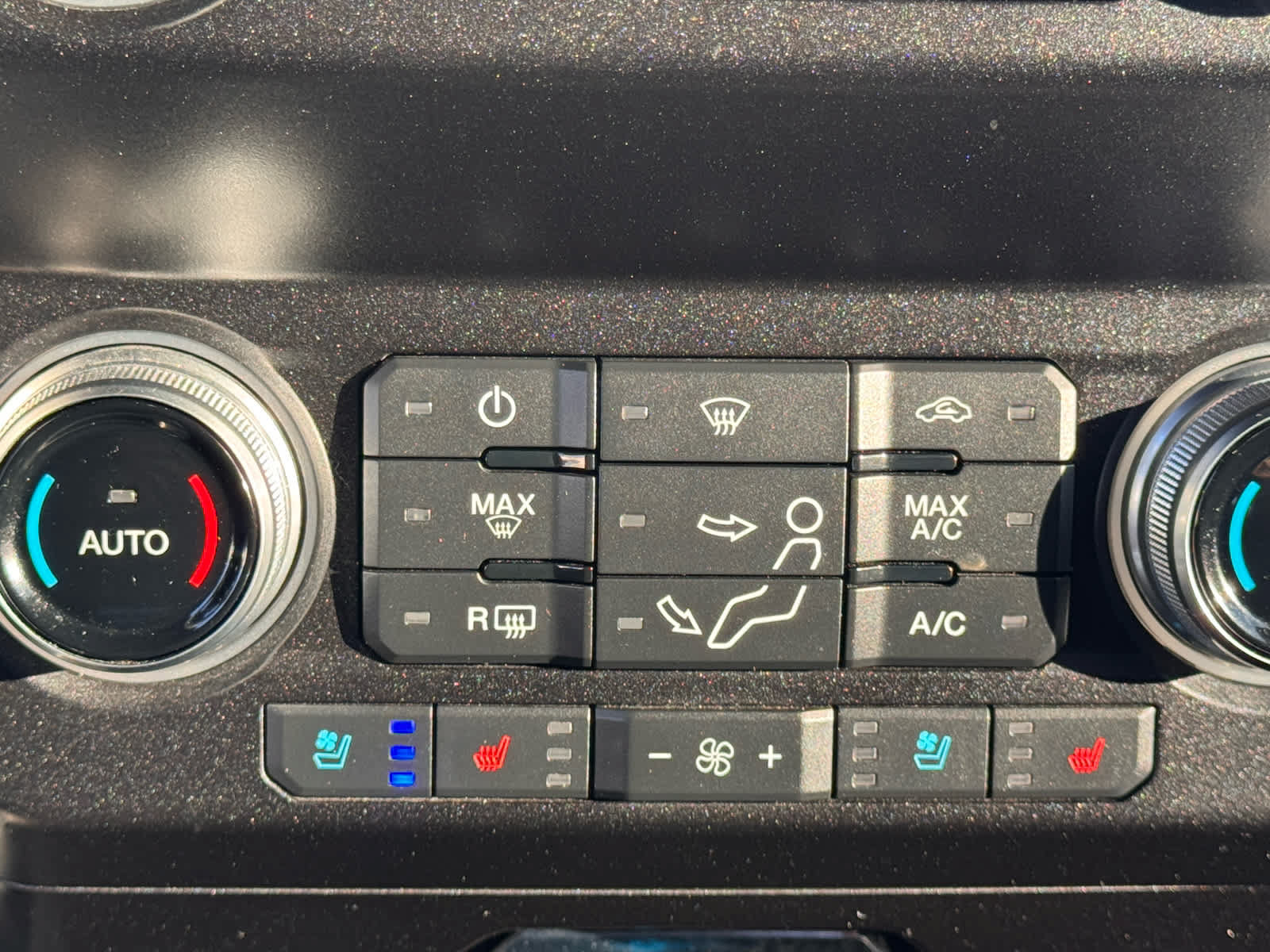 Certified 2020 Ford F250 Platinum w/ Tremor Off-Road Package AWD/4WD image 32