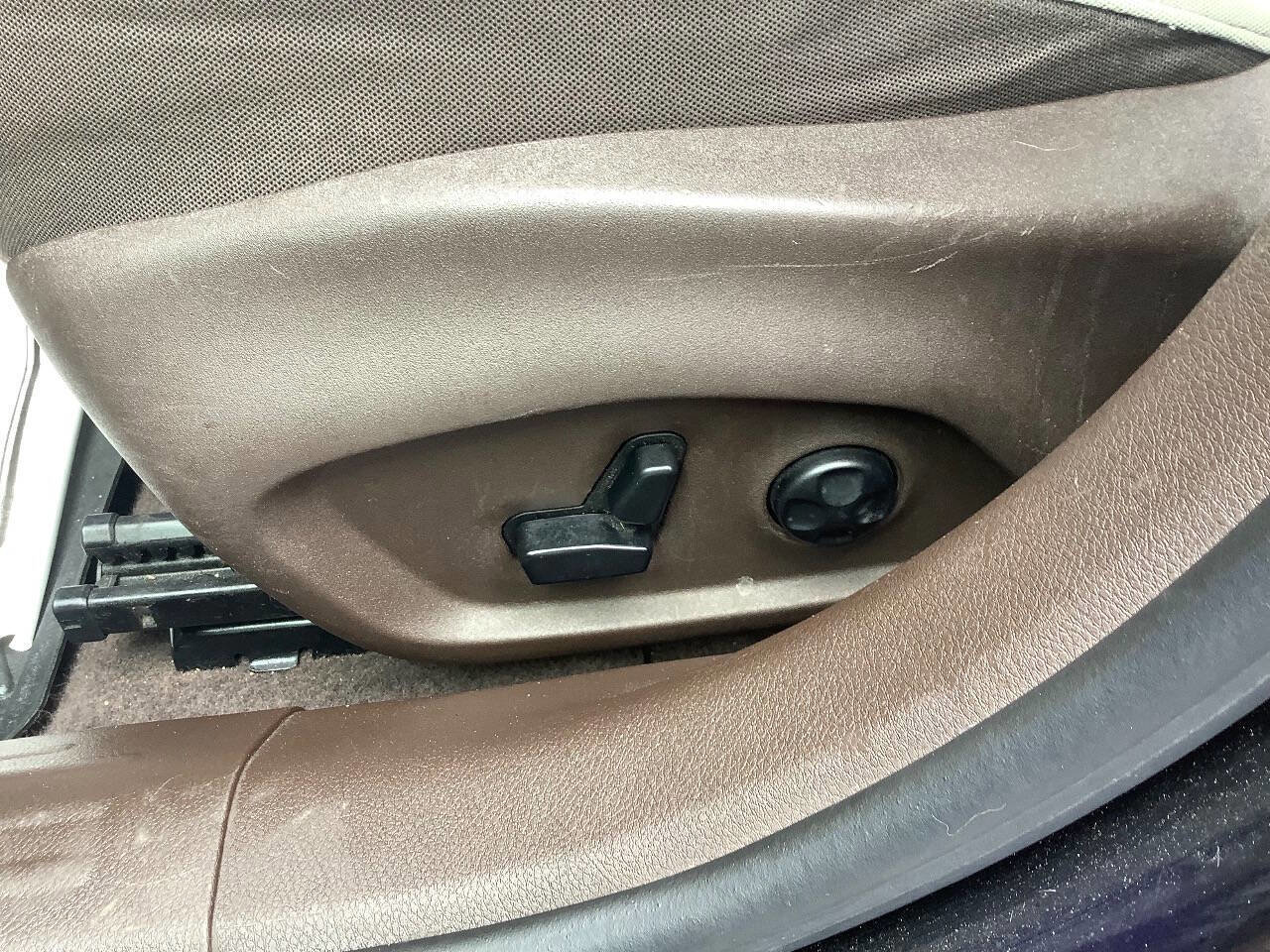 Used 2015 Jeep Renegade Latitude w/ Popular Equipment Group AWD/4WD image 36