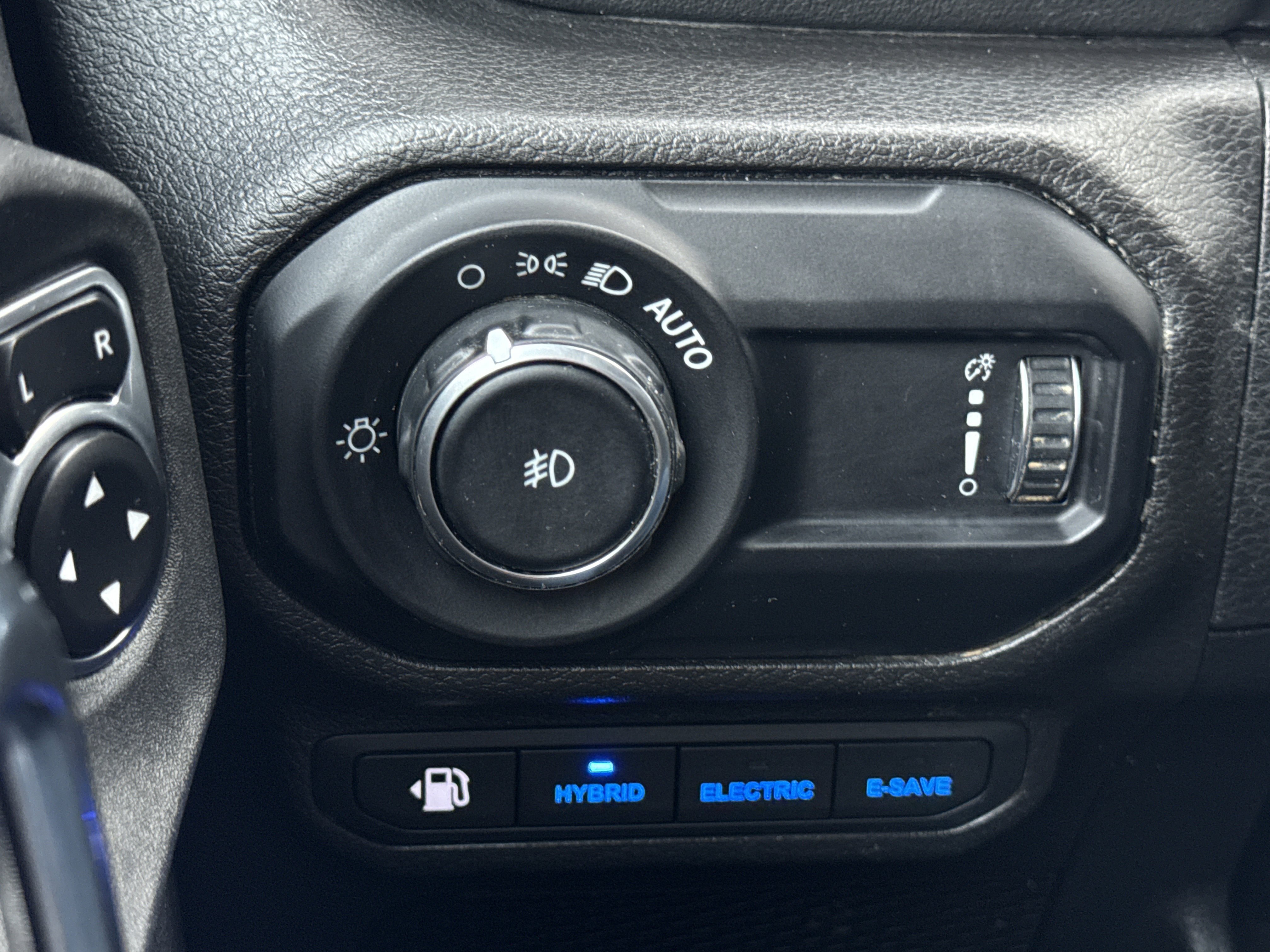 Used 2023 Jeep Wrangler Unlimited Rubicon 4xe image 30