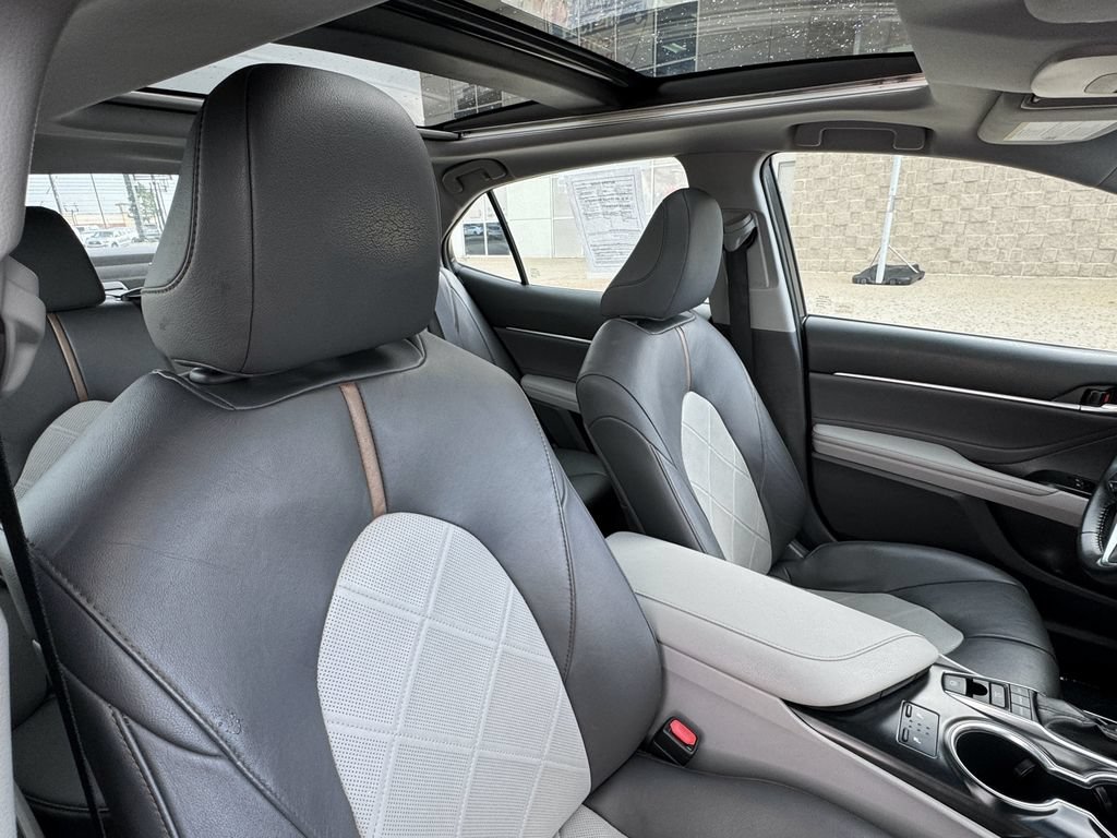 Used 2018 Toyota Camry XLE FWD image 40