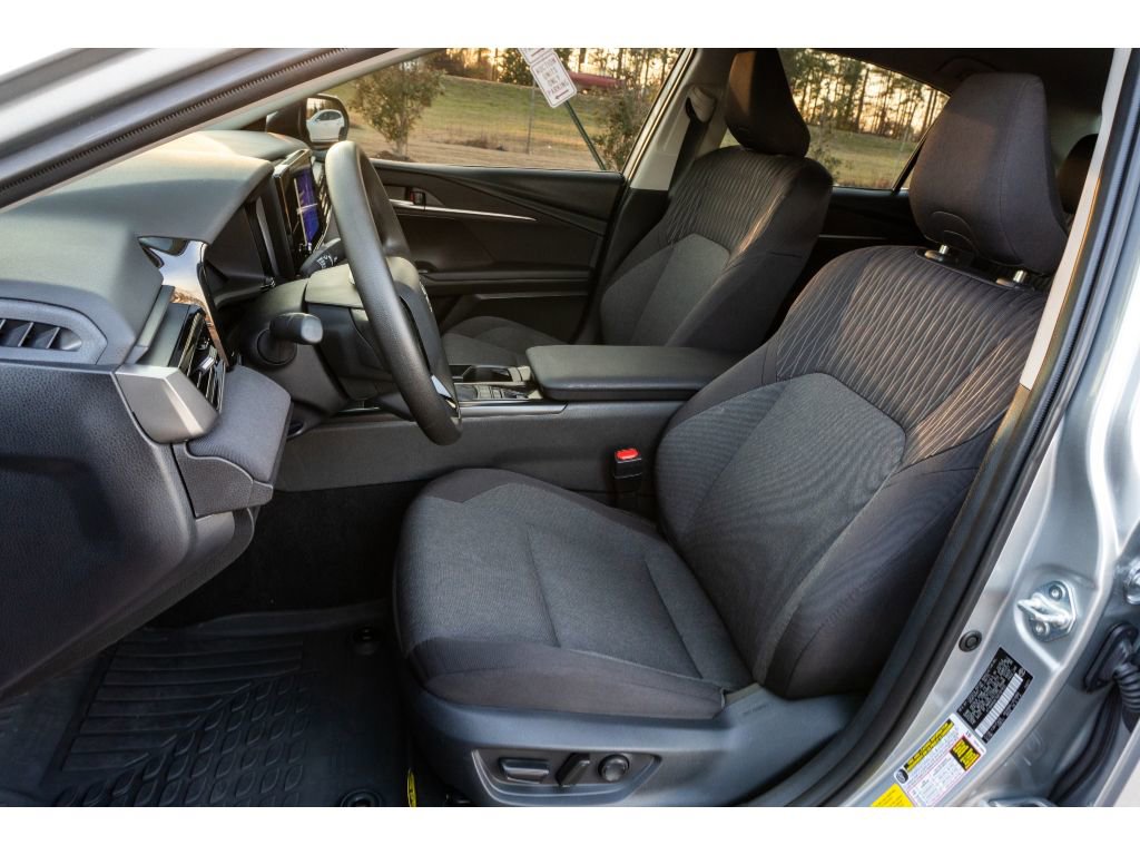 Used 2025 Toyota Camry LE image 11