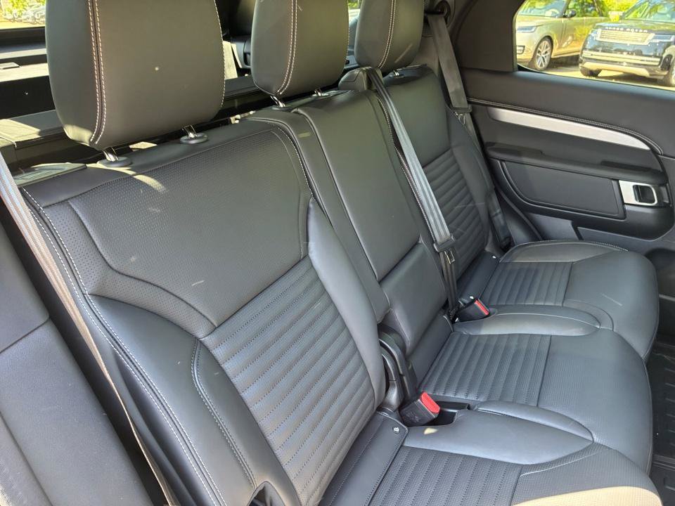 New 2026 Land Rover Discovery Limited Edition AWD/4WD image 29