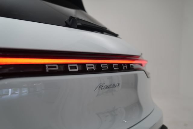 Certified 2026 Porsche Macan AWD/4WD image 28