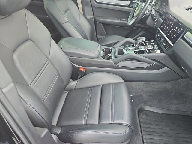 Used 2023 Porsche Cayenne Platinum Edition image 12