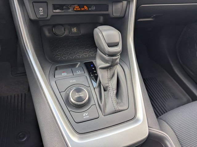 Used 2025 Toyota RAV4 LE AWD/4WD image 26