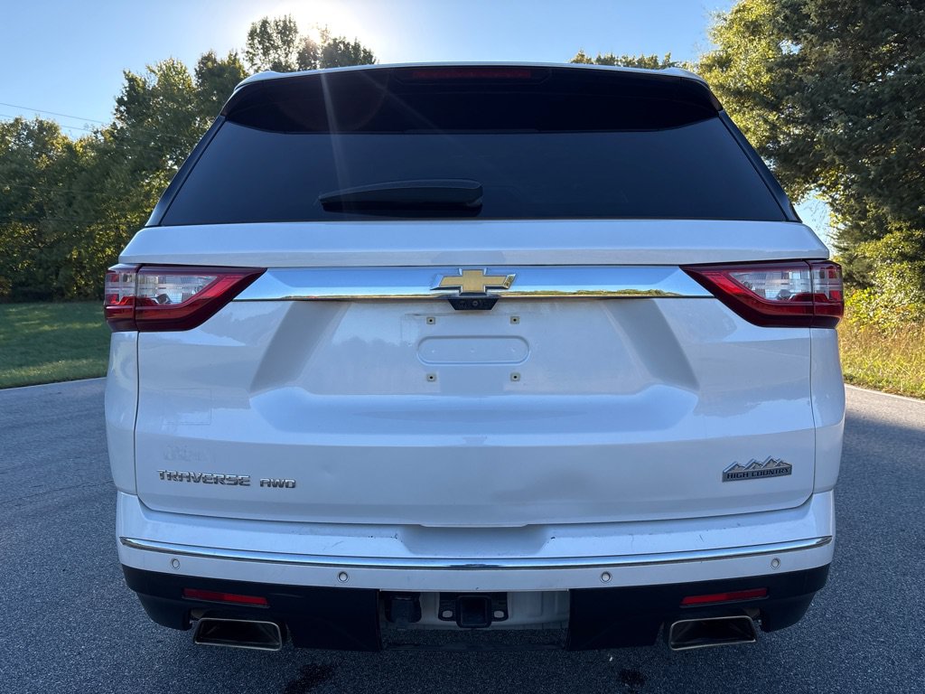 Used 2018 Chevrolet Traverse High Country w/ LPO, Cargo Package AWD/4WD image 4