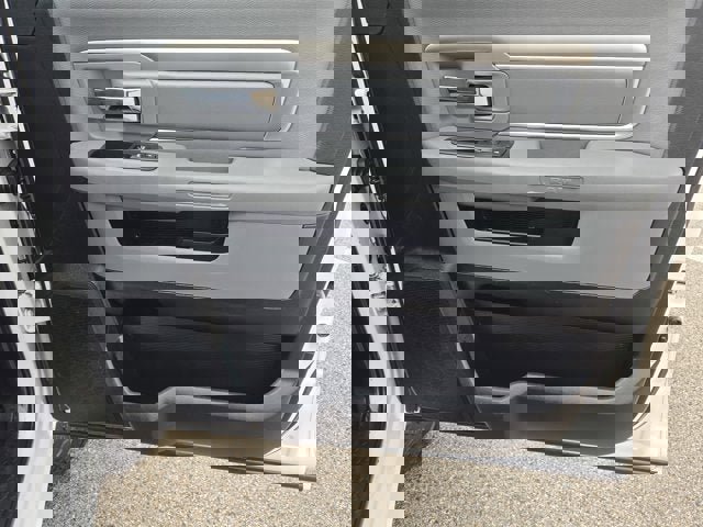 Used 2017 RAM 2500 SLT AWD/4WD image 4