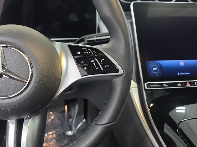 Used 2024 Mercedes-Benz GLC 300 4MATIC image 18